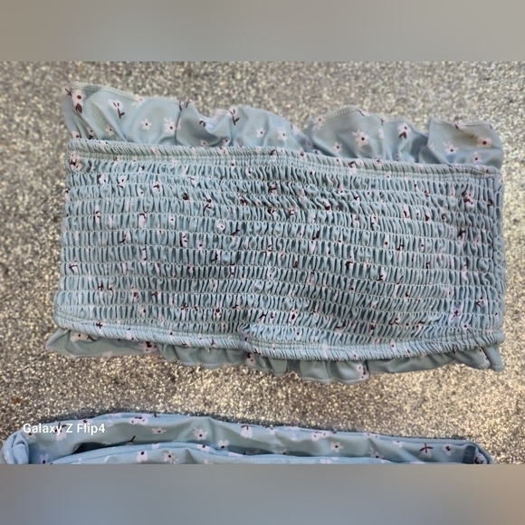 NWOT Light  Blue Floral Smocked Ruffle Trim Bandeau Bikini Top - Picture 7 of 7